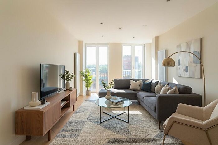 3 Bedroom Apartment For Sale In Nationwide Bldg Soc, The Grove, Stratford, Newham, London, E15