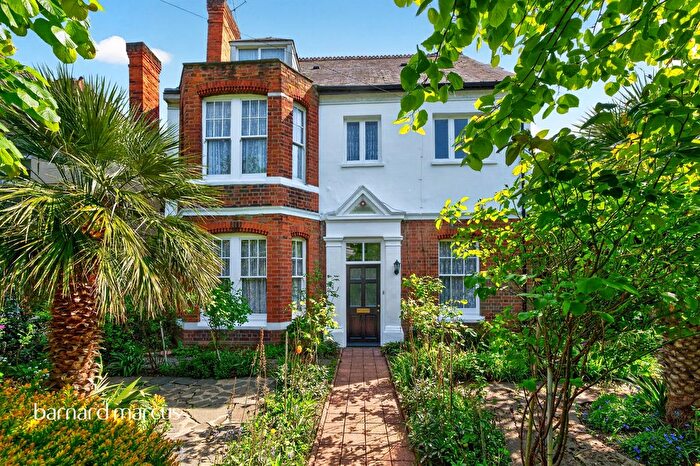 7 Bedroom Detached House For Sale In Hanworth Road, Feltham, TW13