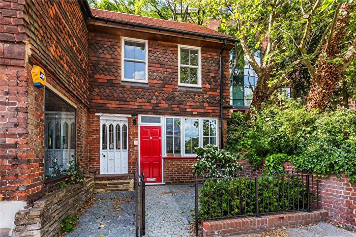 2 Bedroom Apartment For Sale In Church Street, Reigate, Surrey, RH2