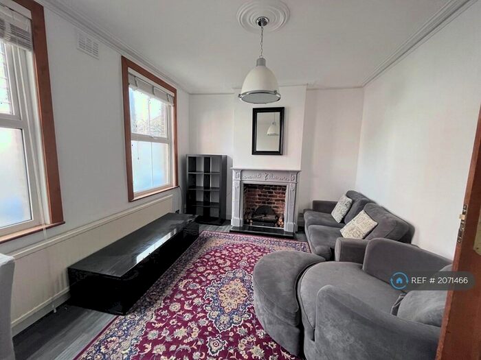 3 Bedroom End Of Terrace House To Rent In Trafalgar Street, London, SE17