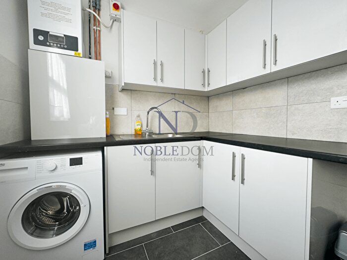2 Bedroom Flat To Rent In Uxbridge Road, Hayes, UB4