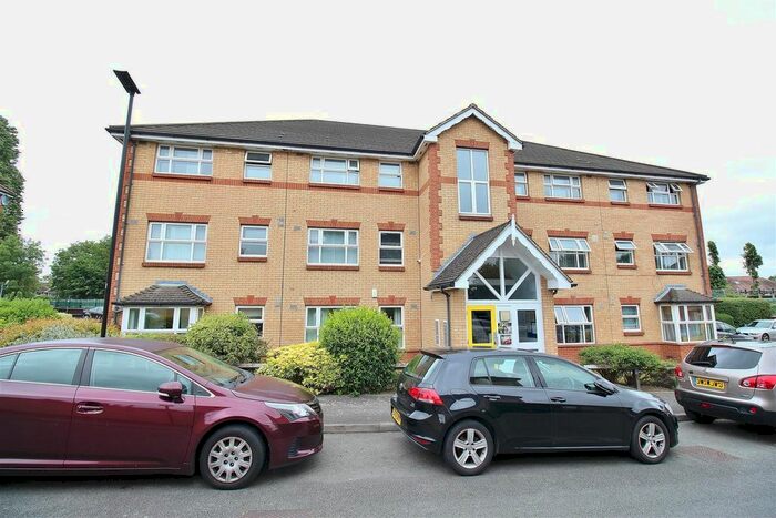 2 Bedroom Flat To Rent In Taylor Close, Hounslow, TW3