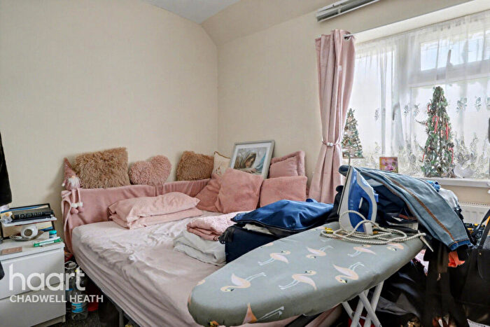 4 Bedroom End Of Terrace House For Sale In Valence Avenue, Dagenham, RM8