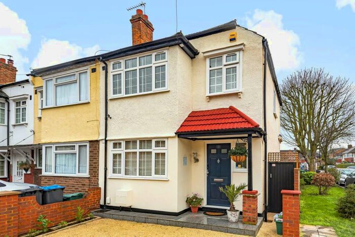 3 Bedroom End Of Terrace House To Rent In Cromwell Avenue, New Malden, KT3