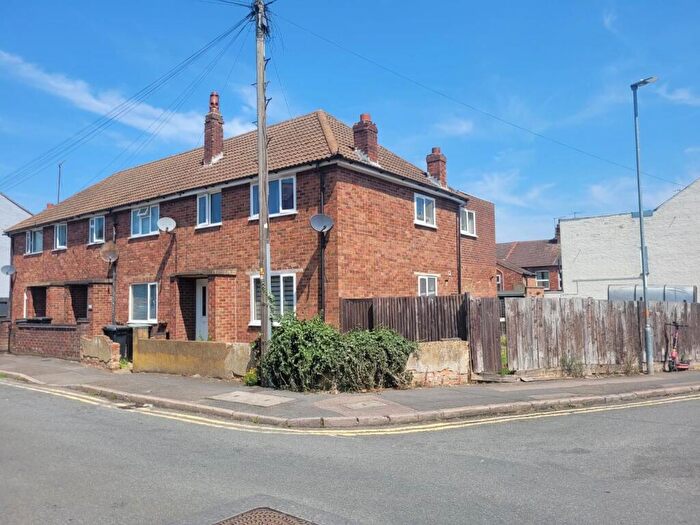 3 Bedroom End Of Terrace House To Rent In Glassbrook Road, Rushden, Northamptonshire, NN10