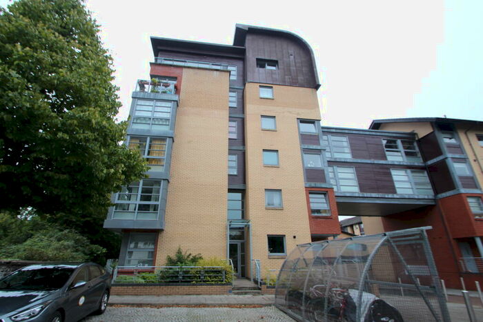2 Bedroom Flat To Rent In Errol Gardens, New Gorbals, G5
