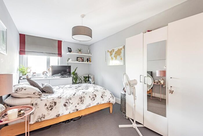 2 Bedroom Flat To Rent In Camberwell New Road London, SE5