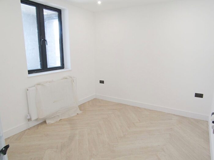 2 Bedroom Flat To Rent In Barnabas Road, London, E9