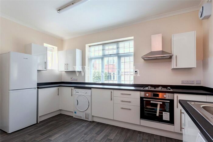 3 Bedroom Flat To Rent In Golders Court, Woodstock Road, London NW11