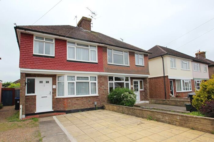 3 Bedroom Terraced House To Rent In Woking, GU22