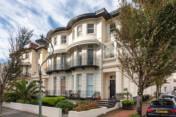 2 Bedroom Flat For Sale In Lansdowne Place, Hove, BN3