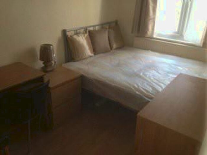 2 Bedroom Flat To Rent In New Cross Road, London, SE14