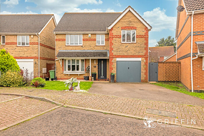 4 Bedroom Detached House For Sale In Poplar Close, South Ockendon, RM15