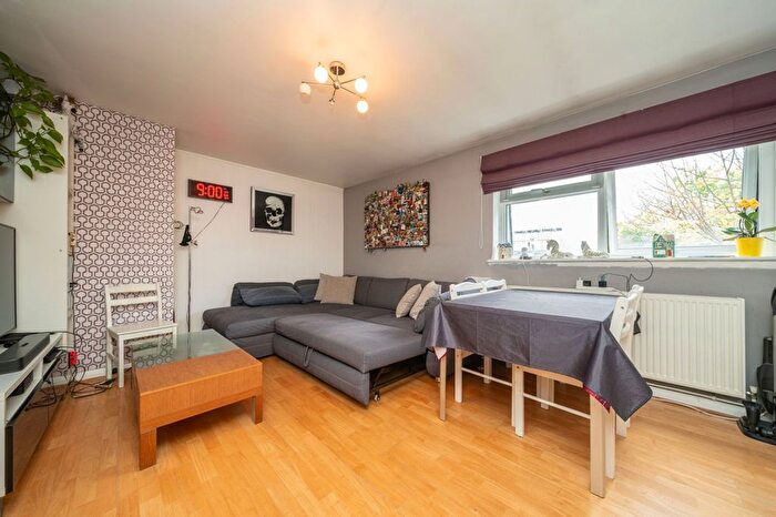 1 Bedroom Flat For Sale In Gumley Gardens, Isleworth, TW7