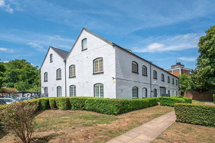 2 Bedroom Flat For Sale In Grove Mill, Mitcham, CR4