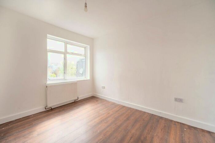 1 Bedroom Flat To Rent In Walpole Road, Walthamstow, London, E17