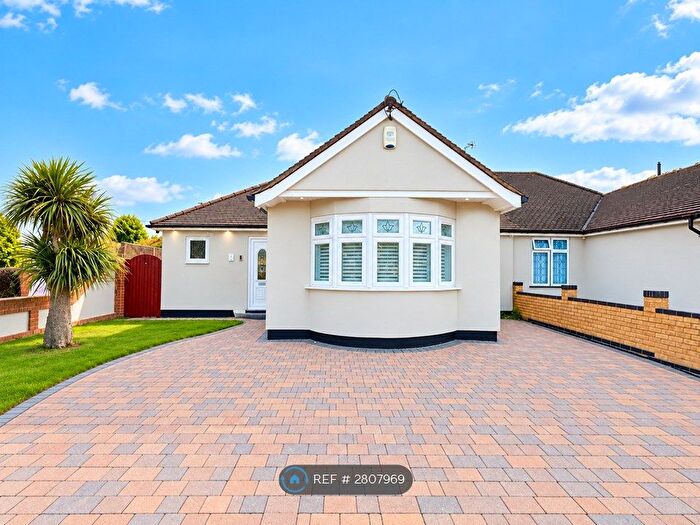 3 Bedroom Bungalow To Rent In Berwick Road, Rainham, RM13