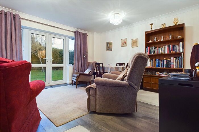 2 Bedroom Flat For Sale In Marsh Place, Pangbourne, Reading, RG8