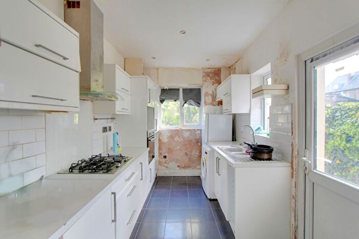 2 Bedroom Terraced House For Sale In Holmesdale Road, South Norwood, SE25