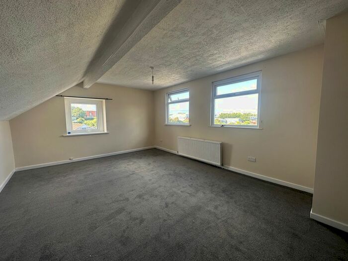 3 Bedroom Flat To Rent In Cardiff Road, Barry, CF63