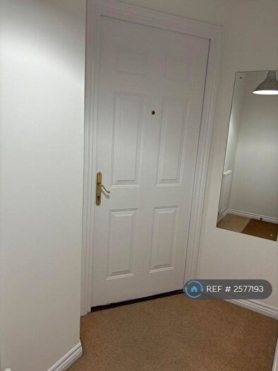 2 Bedroom Flat To Rent In College Way, Bristol, BS34