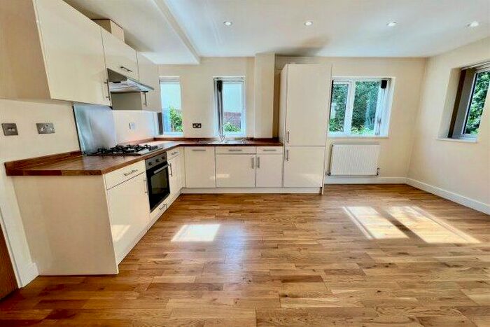 2 Bedroom Flat To Rent In Denmead, Waterlooville, PO7