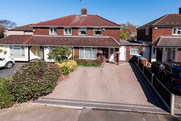 3 Bedroom Semi-Detached House For Sale In The Pantiles, Bexleyheath, DA7