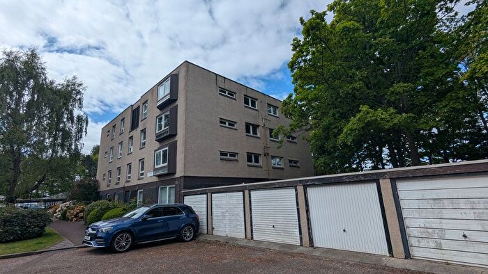 2 Bedroom Flat For Sale In Barntongate Avenue, Edinburgh, EH4