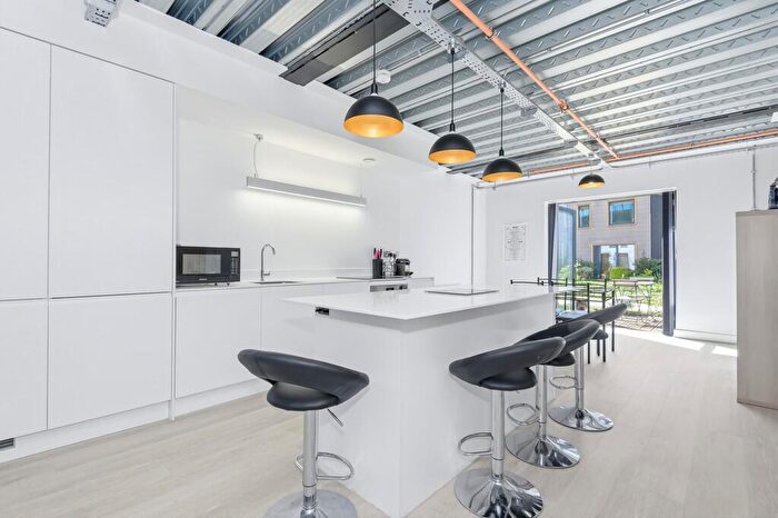 2 Bedroom Apartment For Sale In Aire Lofts, Happy Walk, LS9