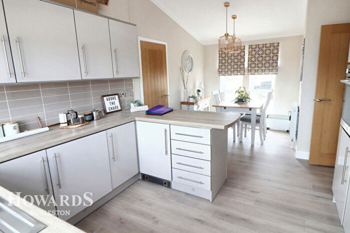 2 Bedroom Park Home For Sale In Belton Country Park, Stepshort, Belton, NR31