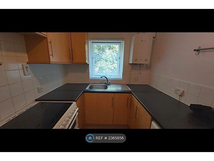 2 Bedroom Flat To Rent In Baron Court, Stevenage, SG1
