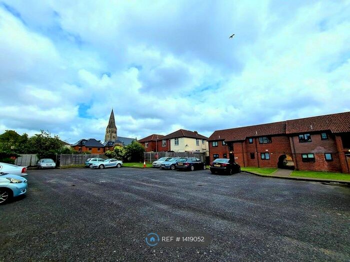 1 Bedroom Flat To Rent In Almond Court, Southampton, SO15