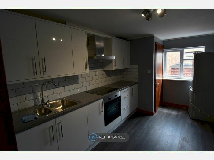 1 Bedroom Flat To Rent In Church Walk, Trowbridge, BA14