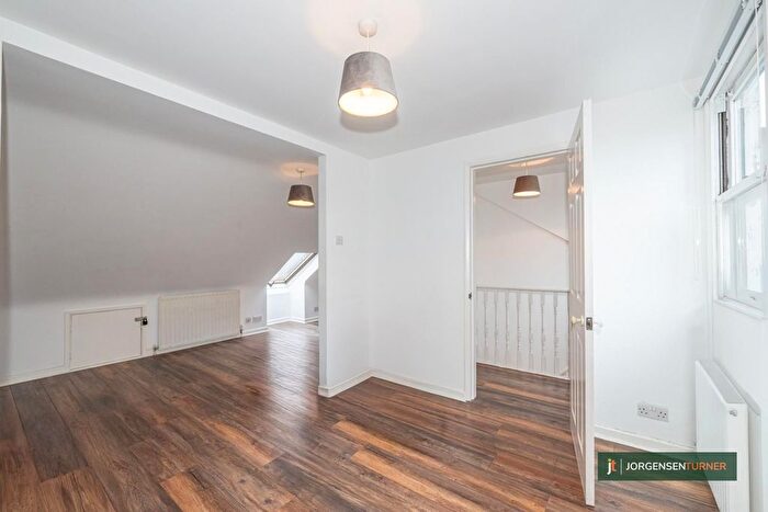 4 Bedroom Maisonette To Rent In Willow Vale, Shepherd's Bush, W12