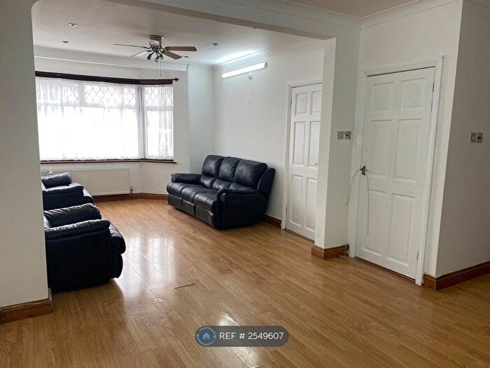 3 Bedroom End Of Terrace House To Rent In Crofts Road, Harrow, HA1