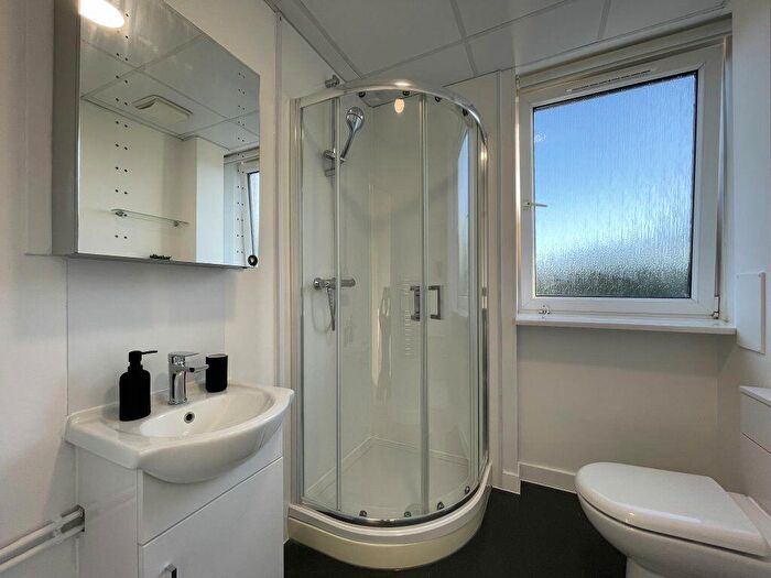 Flat To Rent In Wilbury Villas -, S70
