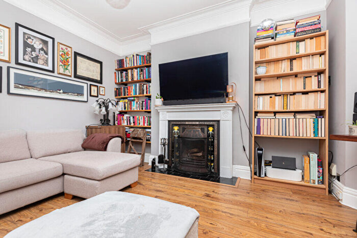 2 Bedroom Flat For Sale In Ensbury Avenue, Bournemouth, Dorset, BH10