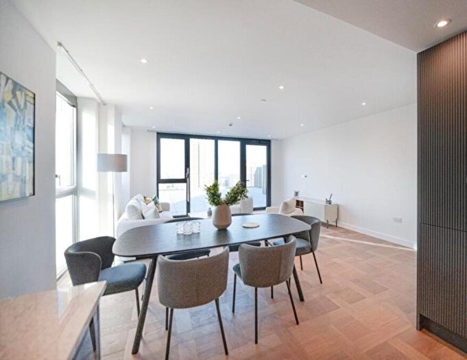 3 Bedroom Apartment To Rent In Merino Gardens, London, E1W