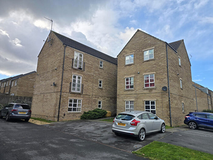 2 Bedroom Flat For Sale In Marlington Drive, Huddersfield, West Yorkshire, HD2