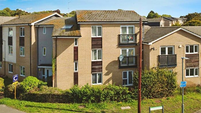2 Bedroom Flat For Sale In Harkness Road, Hemel Hempstead, HP2