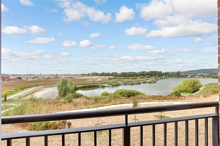 2 Bedroom Flat For Sale In Dearman Crescent, Hythe, Kent, CT21