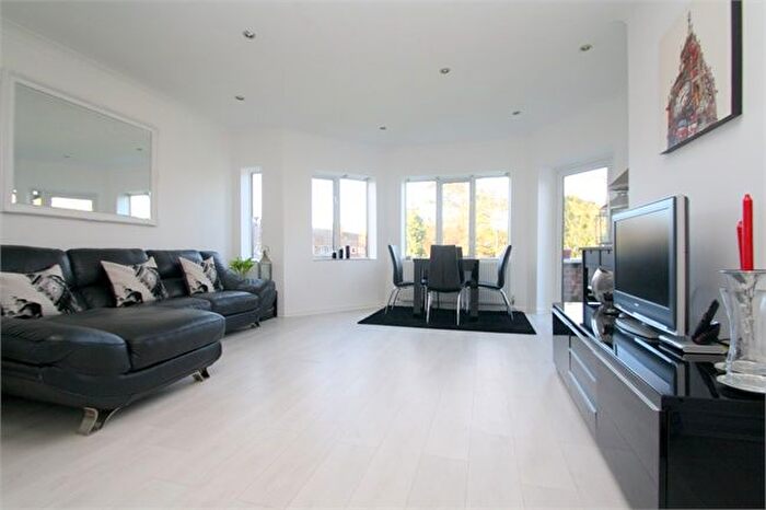 2 Bedroom Flat To Rent In Laleham Road, Staines-Upon-Thames, TW18