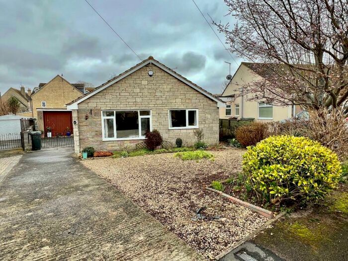 2 Bedroom Detached House For Sale In Brockley Road, Stonehouse