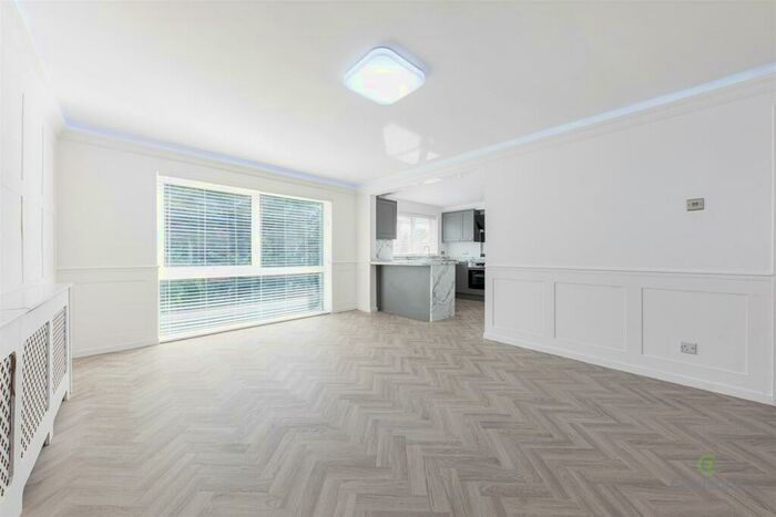 2 Bedroom Apartment To Rent In Newgate Street, Chingford, E4