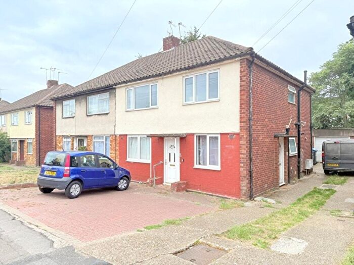 2 Bedroom Flat To Rent In Holmbridge Gardens, Enfield, EN3