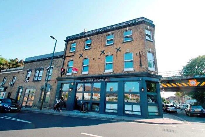 Flat To Rent In Parish Lane, Penge, SE20