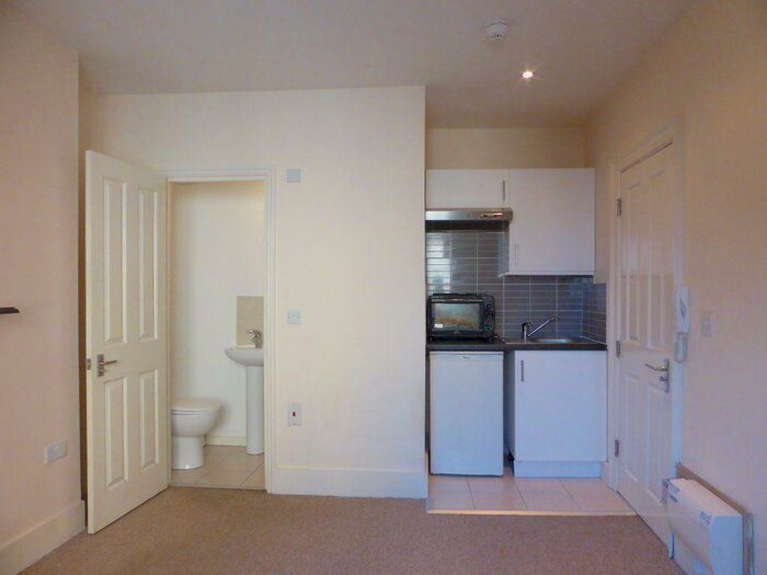 Studio To Rent In Church Road -, P11