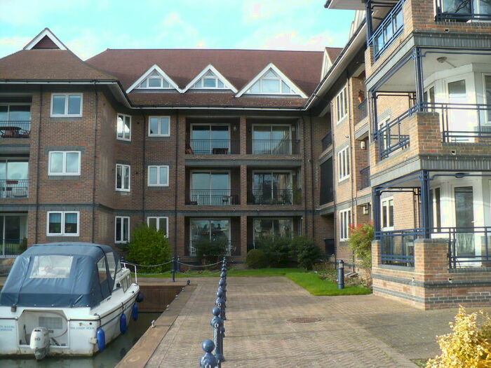 3 Bedroom Apartment To Rent In Eights Marina, Cambridge, CB4