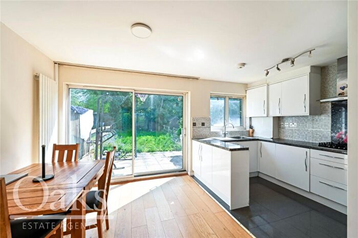 3 Bedroom Terraced House For Sale In Turnpike Link, Croydon, CR0