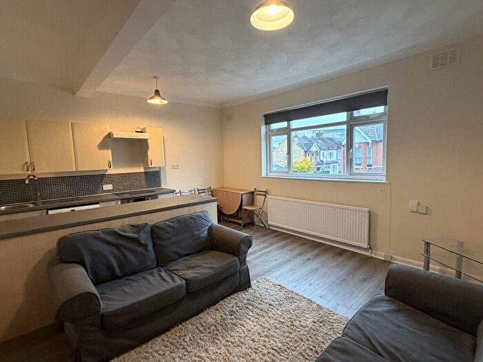 1 Bedroom Flat To Rent In Replingham Road, London, SW18